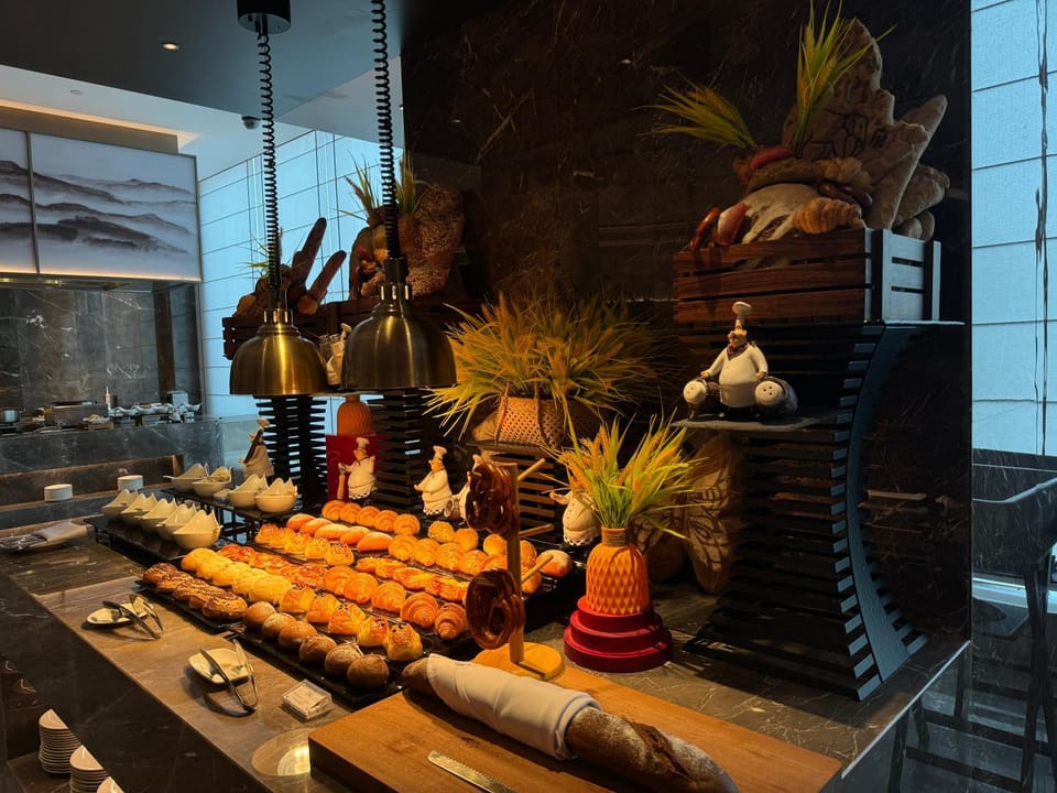 Restaurant/places to eat, Breakfast, Buffet breakfast