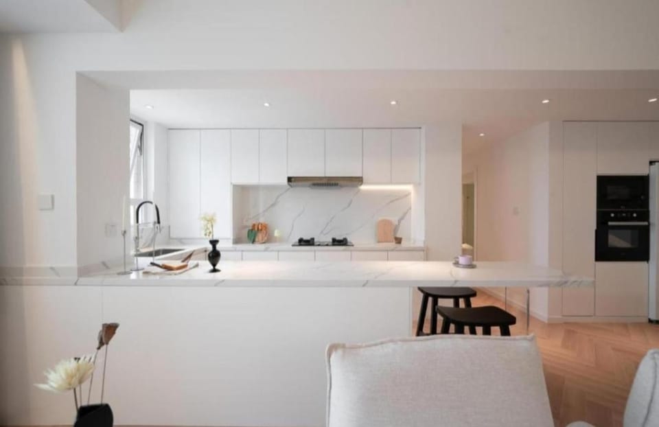 4 Bedroom Apartment with Bund View Apartment in Shanghai