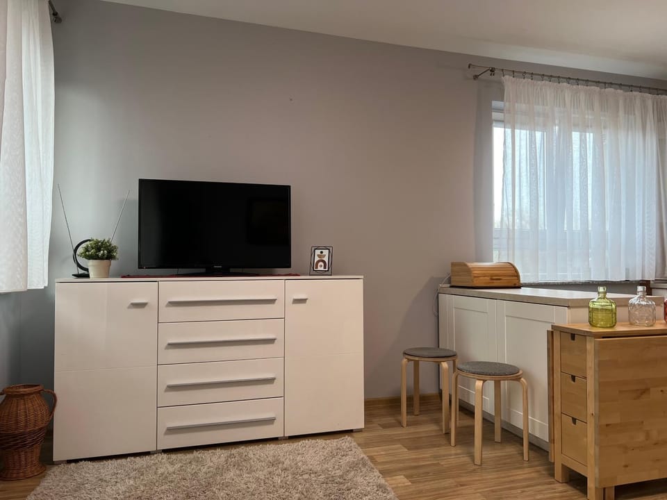 Communal lounge/ TV room, TV and multimedia, Evening entertainment, hair dresser