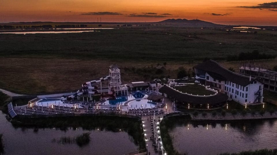 Bird's eye view, On site, Sunset