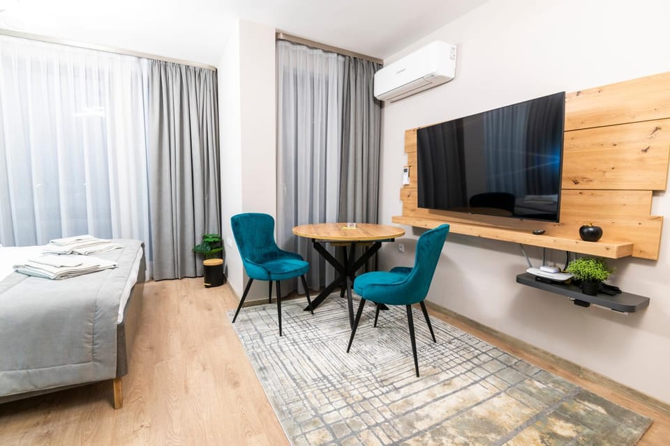Bed, TV and multimedia, Bedroom, air conditioner