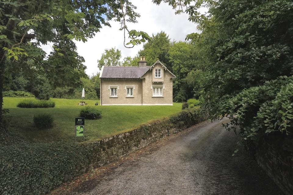 Property building, Spring, Day, Garden, Garden view