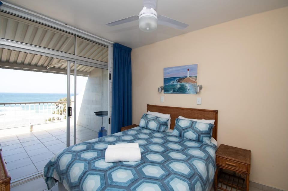 Bed, Photo of the whole room, Bedroom, Sea view, towels