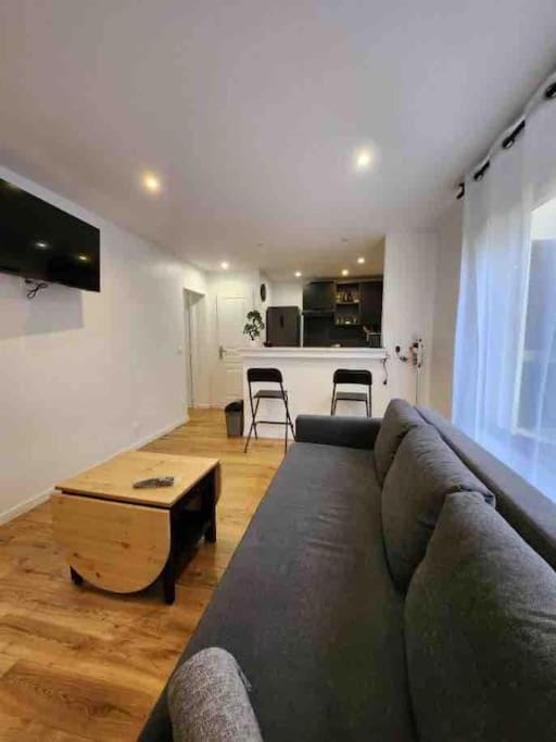 Superbe appartement à 8 minutes de la nation. Apartment in Paris