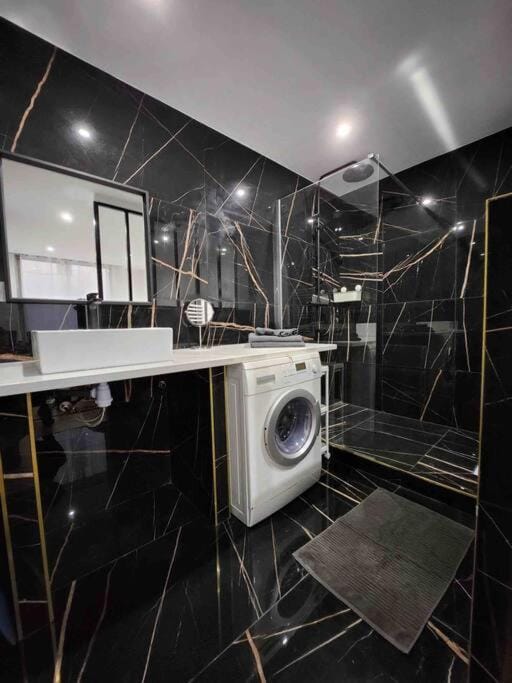 Superbe appartement à 8 minutes de la nation. Apartment in Paris