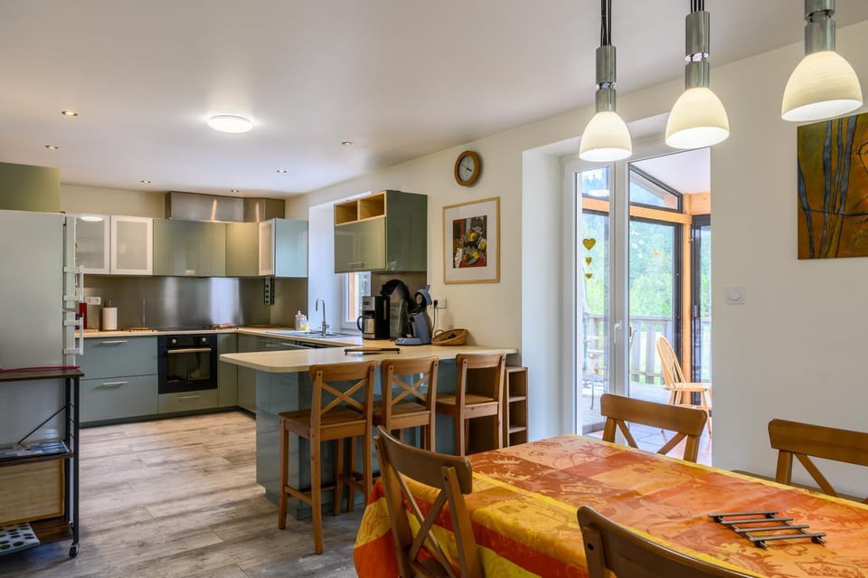 Property building, Kitchen or kitchenette, Living room