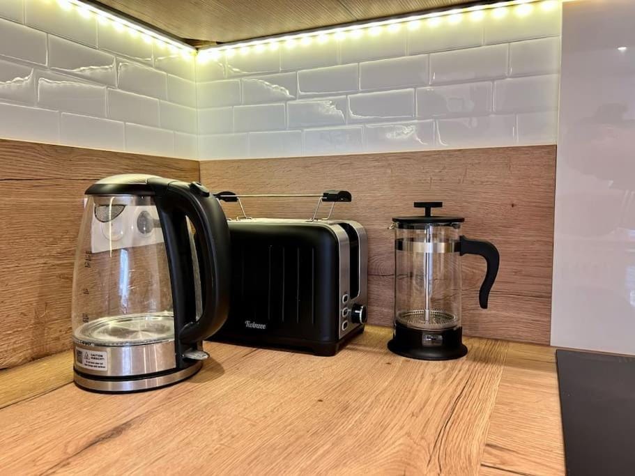 Coffee/tea facilities, toaster
