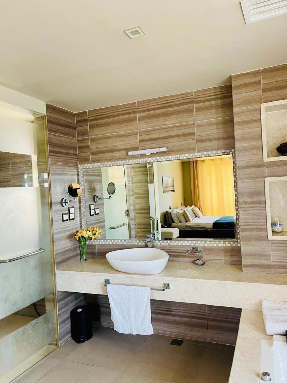 Bathroom, Kitchen or kitchenette, towels