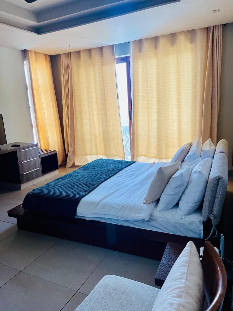 Bed, Seating area, Bedroom