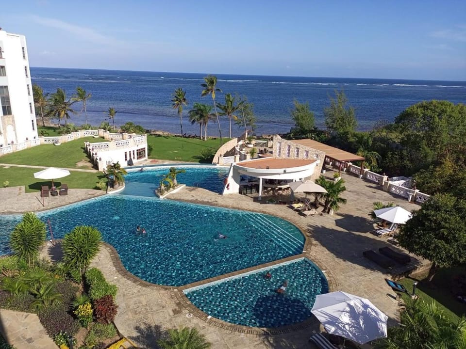 Property building, Nearby landmark, Day, Natural landscape, Garden, Beach, Garden view, Pool view, Sea view, Swimming pool, sunbed