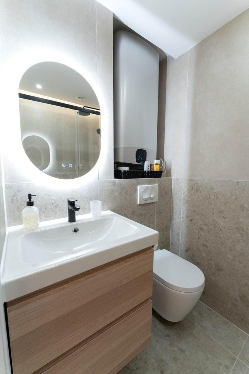 Appart' au calme avec piscine et terrasse Apartment in Cagnes-sur-Mer