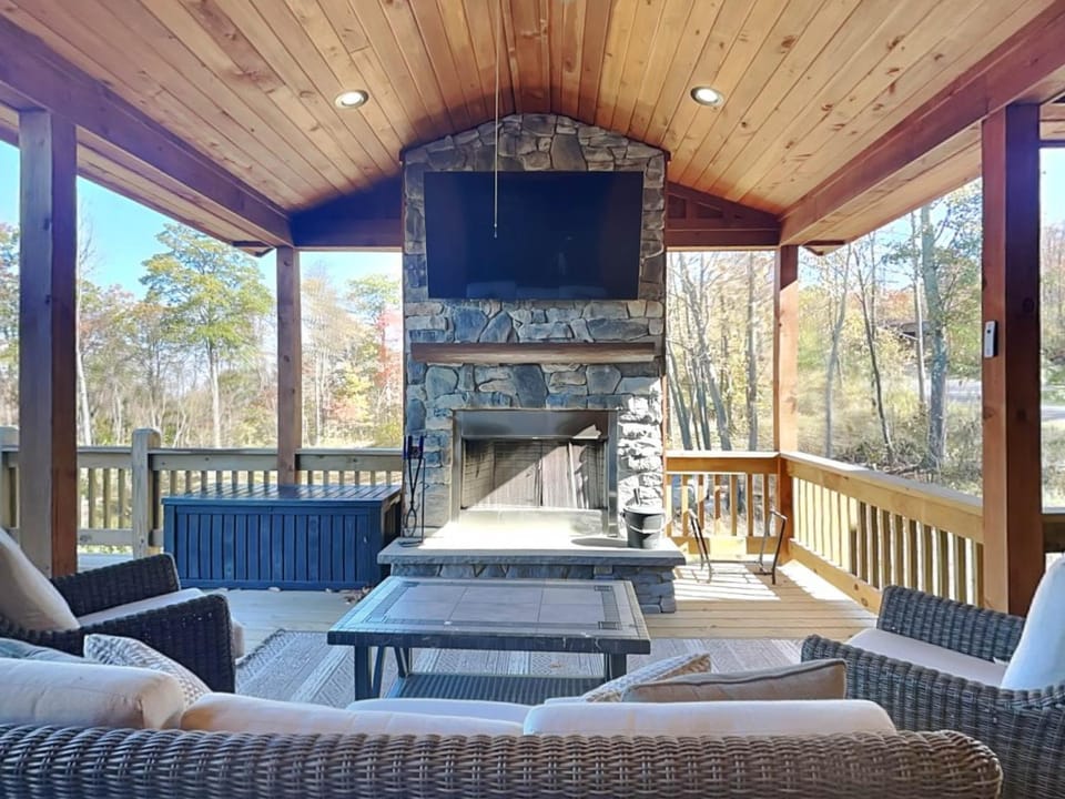 Mama Bear Lodge House in Deep Creek Lake