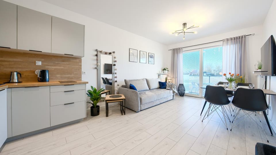 TV and multimedia, Kitchen or kitchenette, Living room, Seating area, Dining area