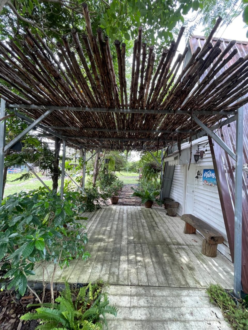 บ้านนกฮูก อิงสายชล House in Laos