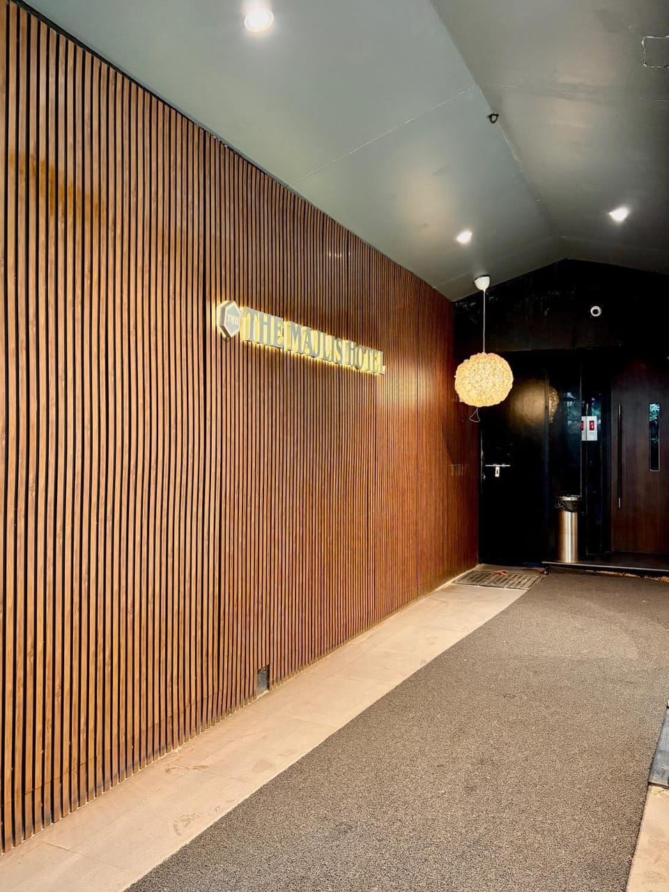Facade/entrance