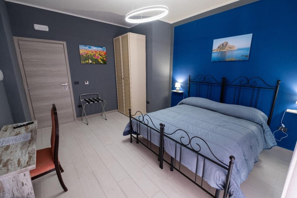 Bed, Photo of the whole room, Bedroom, wardrobe