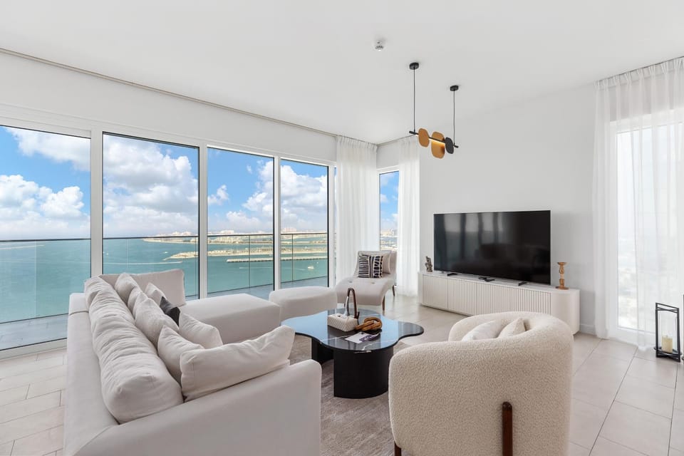 TV and multimedia, Living room, Seating area, Evening entertainment, Sea view