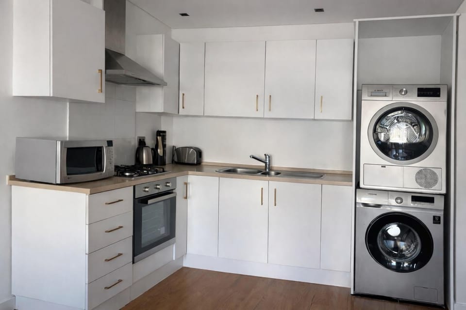 Upmarket City Apartment Mountain Views Apartment in Cape Town
