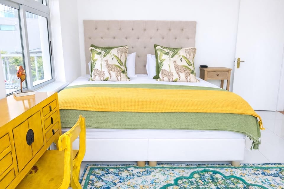 Upmarket City Apartment Mountain Views Apartment in Cape Town