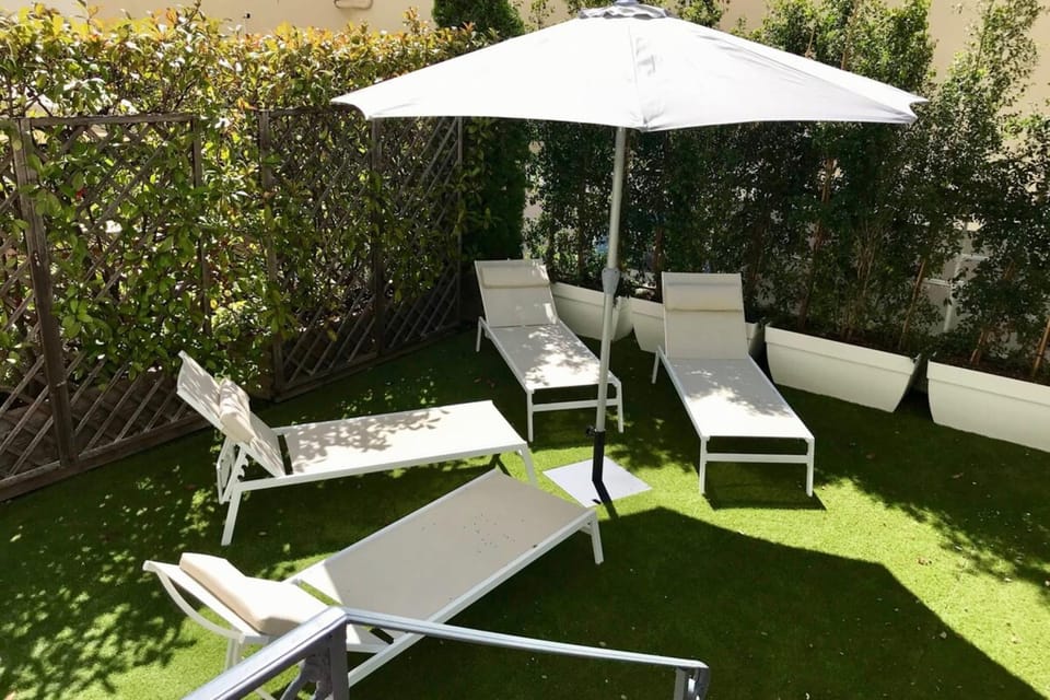 Patio, Day, Garden, sunbed