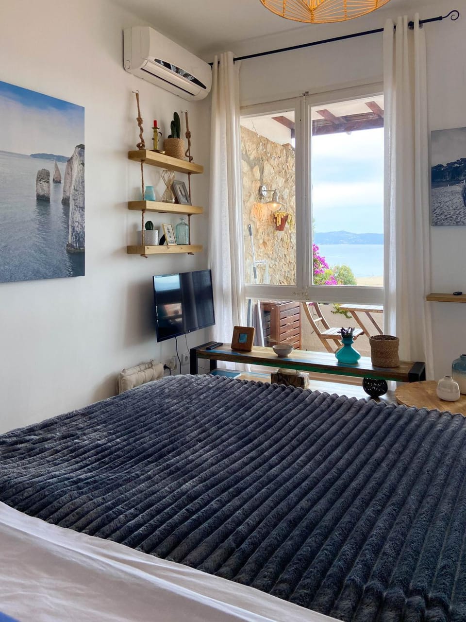 Living room, Photo of the whole room, Bedroom