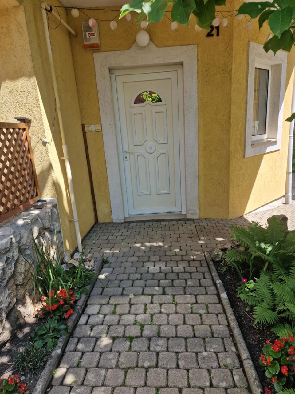 Facade/entrance
