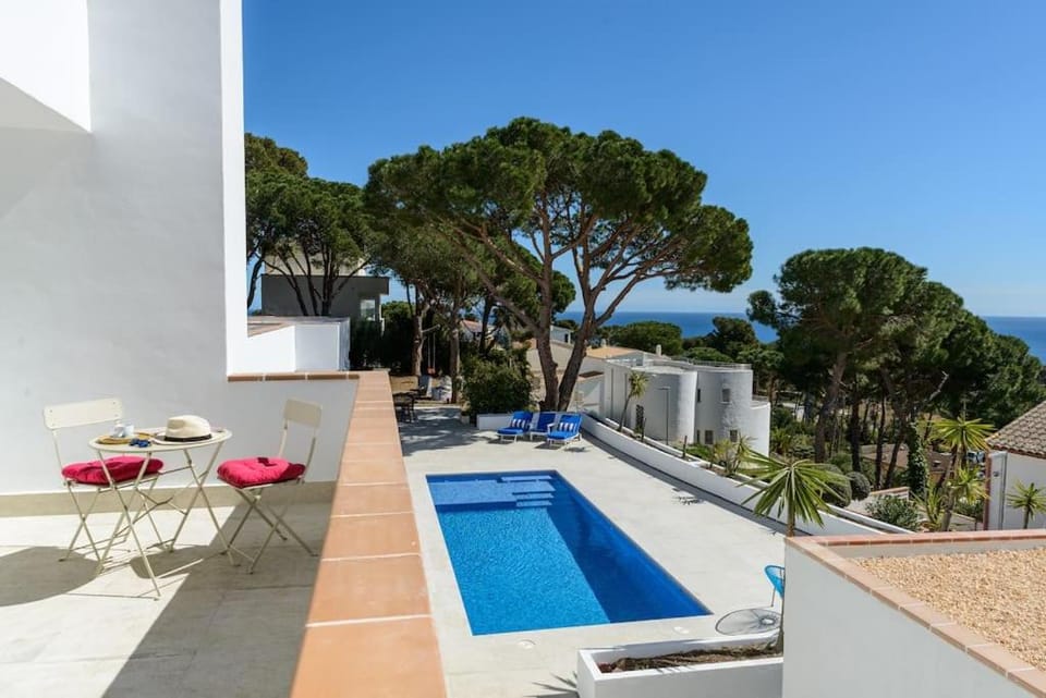 Balcony/Terrace, Swimming pool