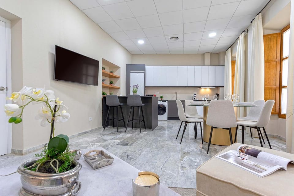 TV and multimedia, Kitchen or kitchenette, Living room, Other, Seating area, Dining area