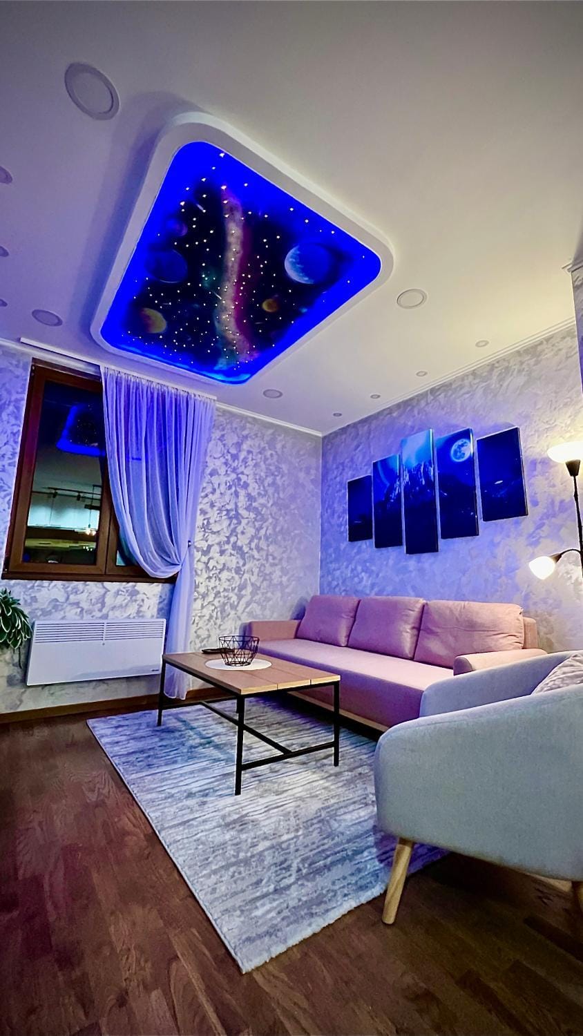 Bed, TV and multimedia, Living room