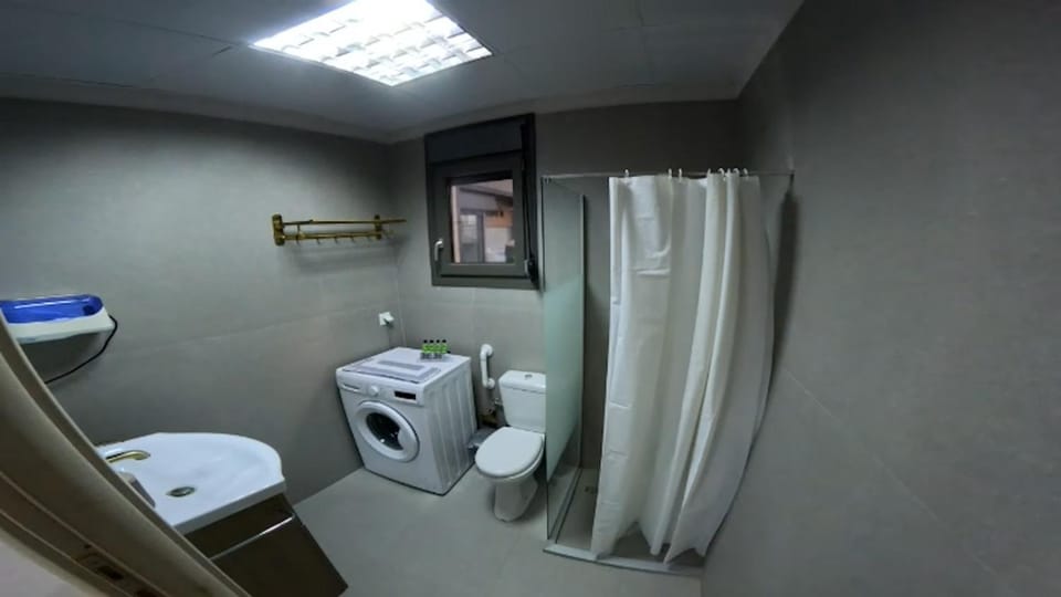 Toilet, Bathroom, towels, washing machine