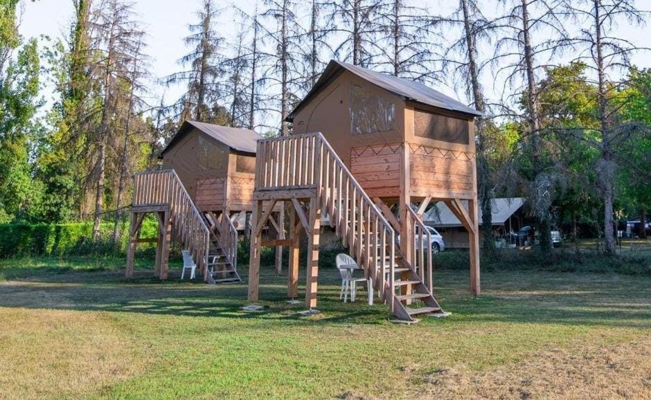 Camping Onlycamp Les Peupliers du Lac Campground/ 
RV Resort in Haute-Savoie