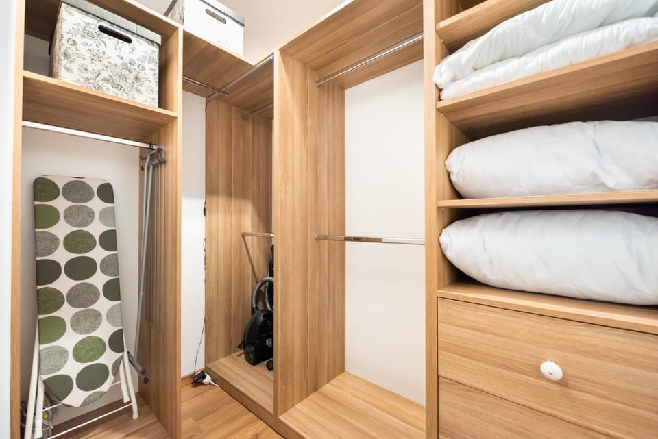 towels, wardrobe