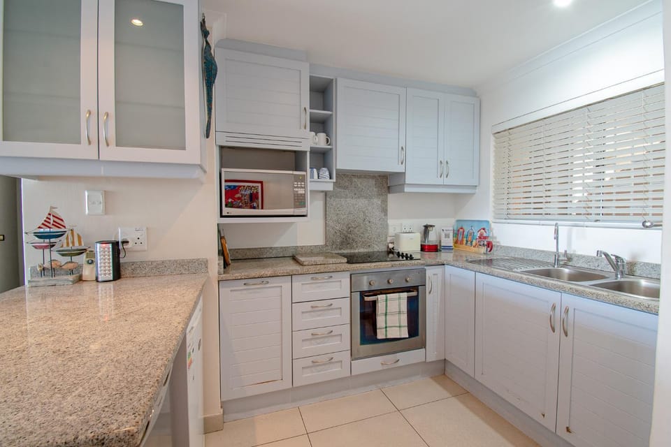 Kitchen or kitchenette, minibar, pet friendly, stove, toaster