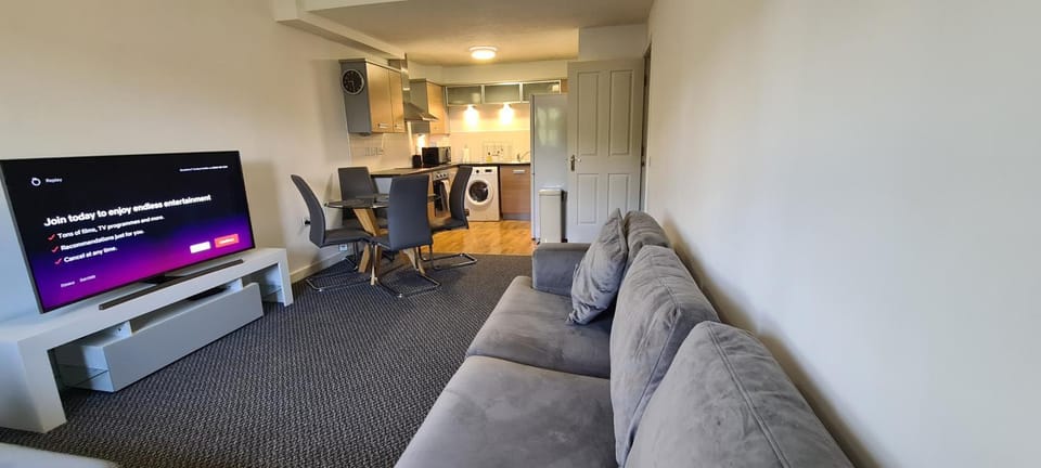 Communal lounge/ TV room, TV and multimedia, Living room, Seating area, Evening entertainment