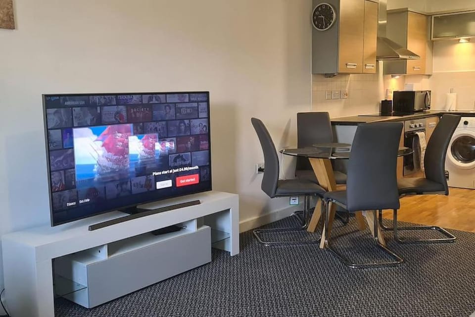 Large 2 bed flat in Bolton Apartment in England