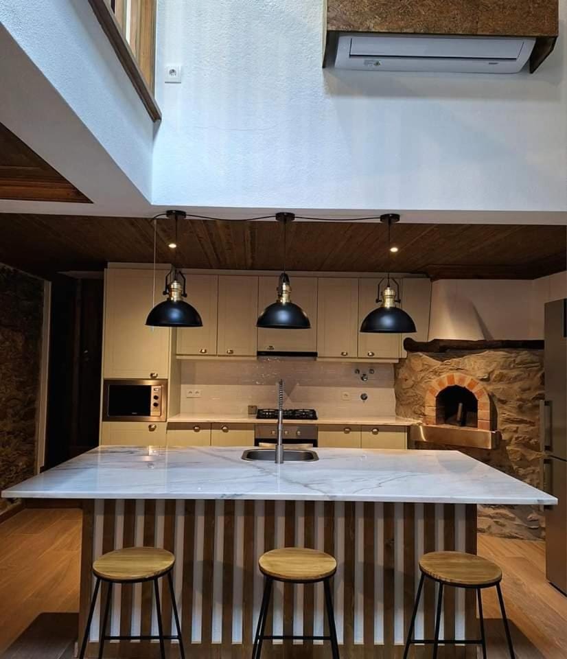 Kitchen or kitchenette, Dining area, oven, stove, washing machine