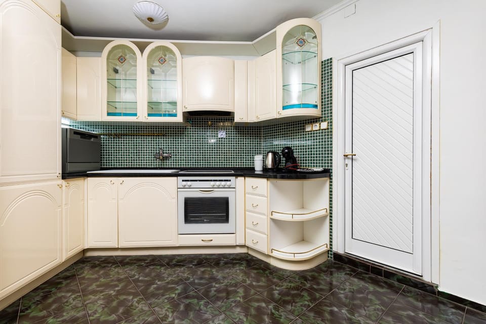 Kitchen or kitchenette, dishwasher, pet friendly, stove