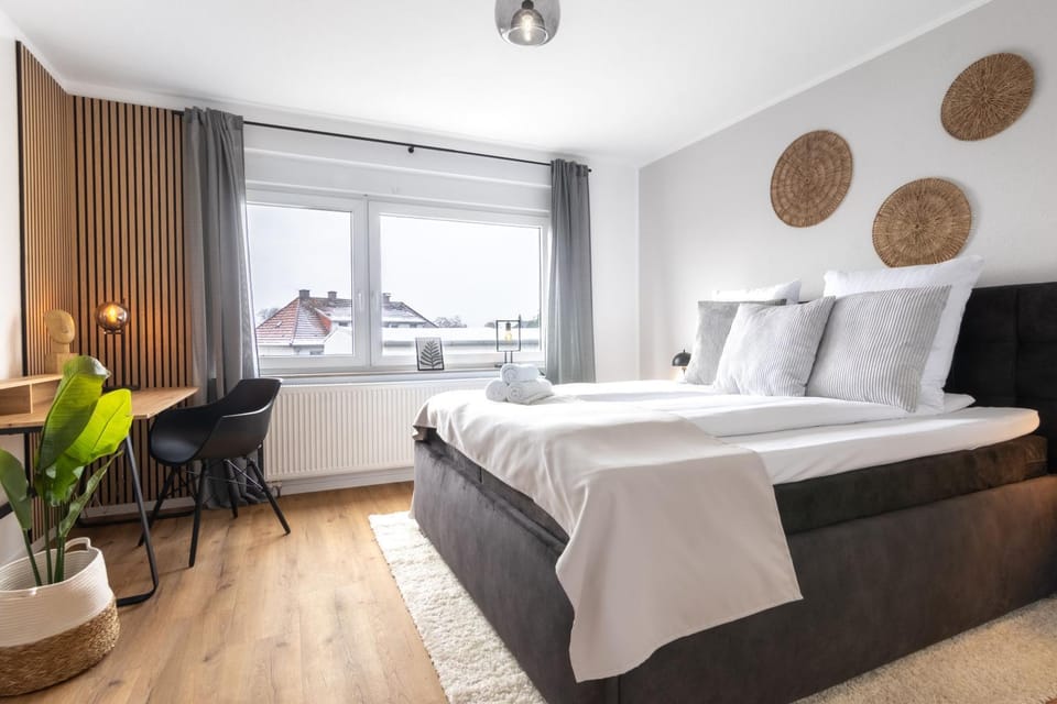 Bed, Living room, Photo of the whole room, Seating area, Bedroom