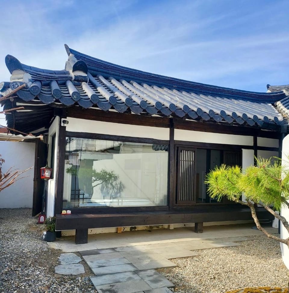 Hanok Dasi Bom 101 House in South Korea