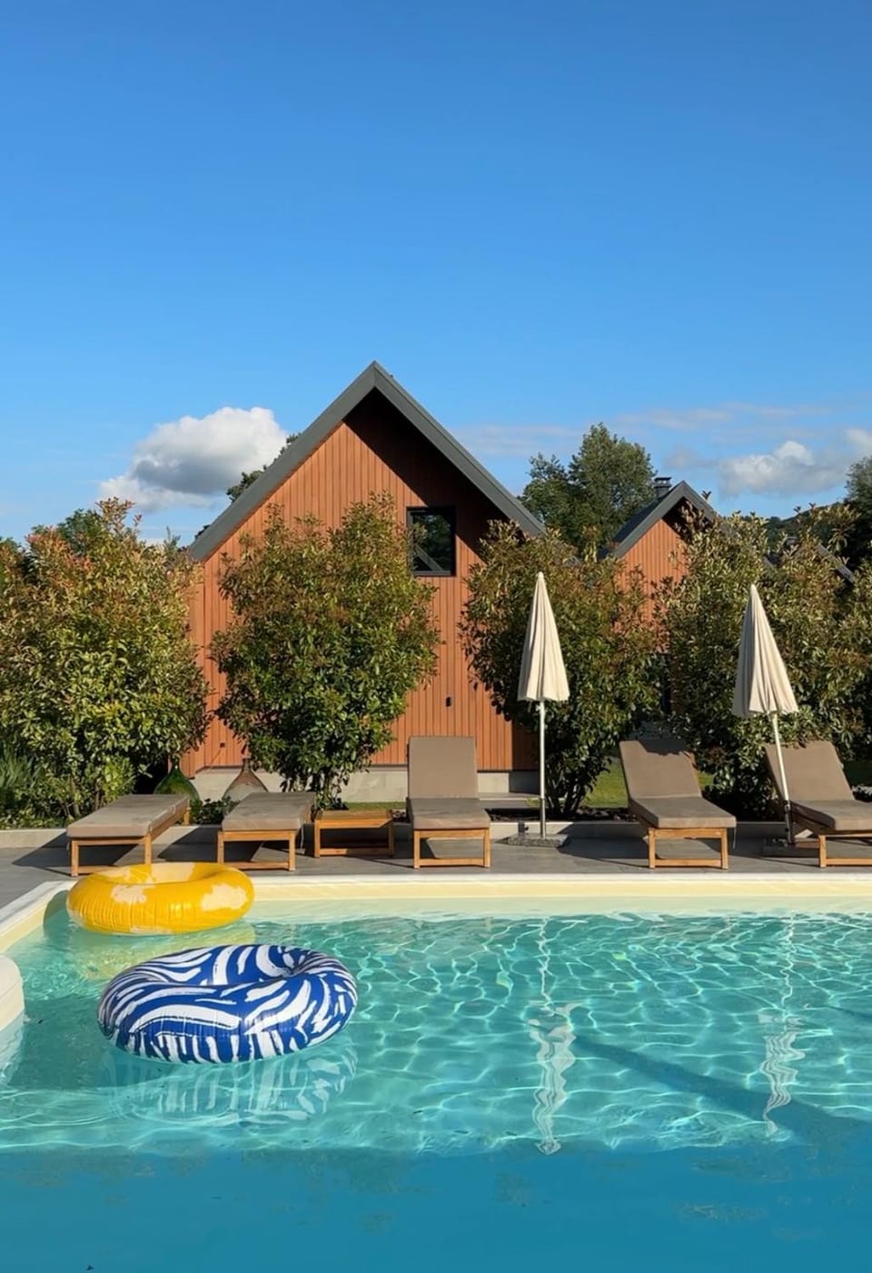 Pool view, Swimming pool, sunbed