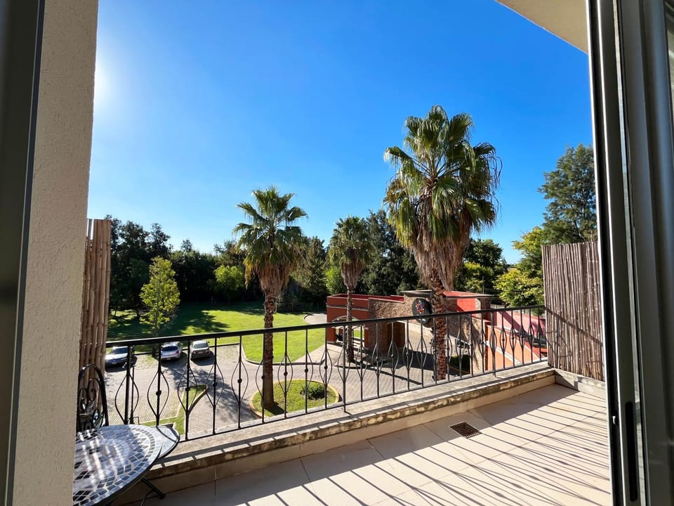 View (from property/room), Balcony/Terrace, Garden view