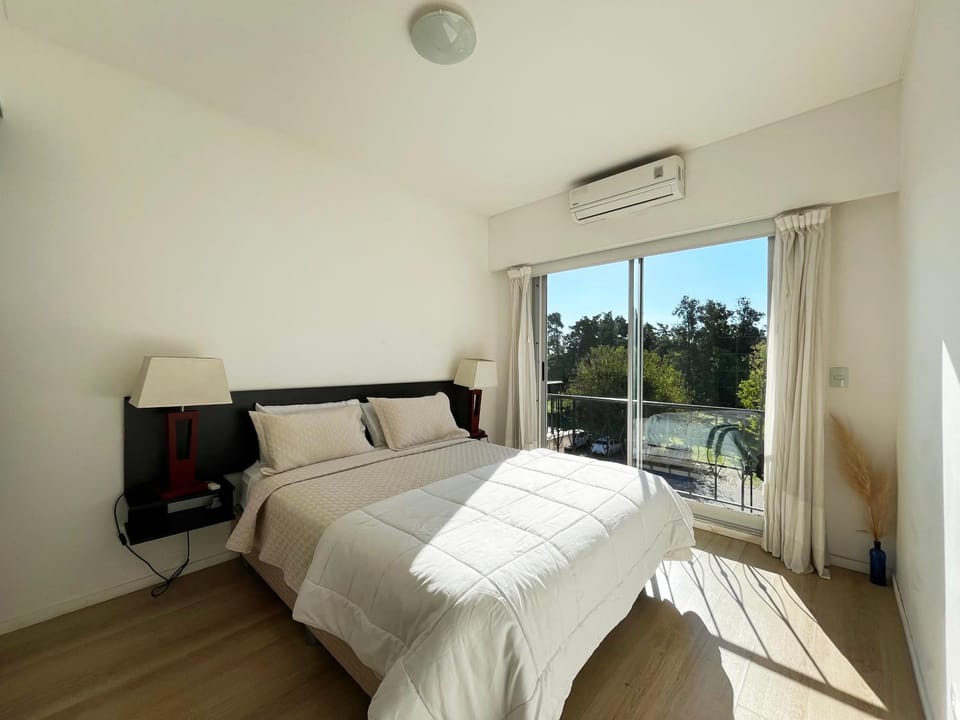 Bed, Photo of the whole room, Bedroom, air conditioner