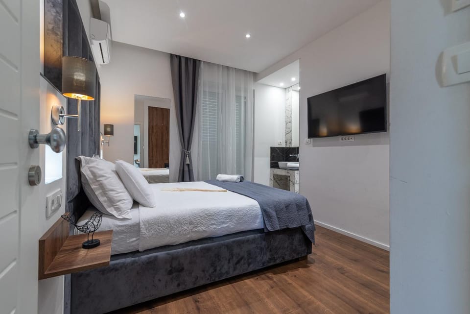 Bed, TV and multimedia