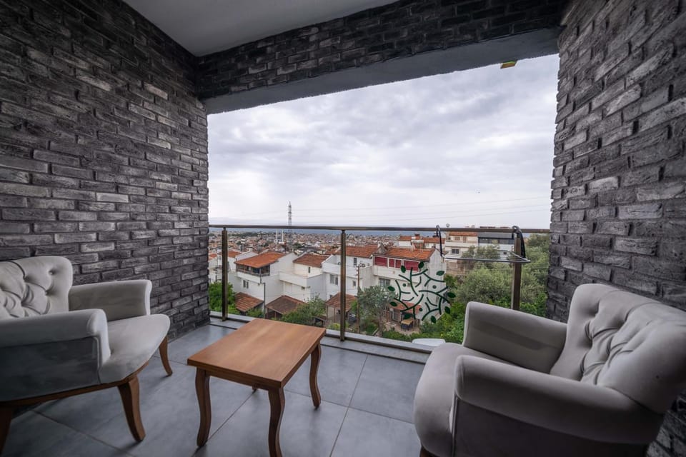 View (from property/room), Balcony/Terrace, Living room