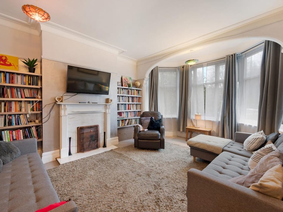 Communal lounge/ TV room, TV and multimedia, Living room, Other, Seating area, Evening entertainment