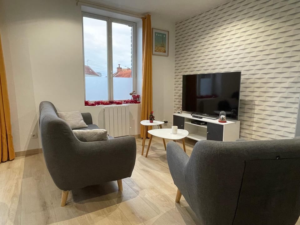 Communal lounge/ TV room, TV and multimedia, Living room, Seating area