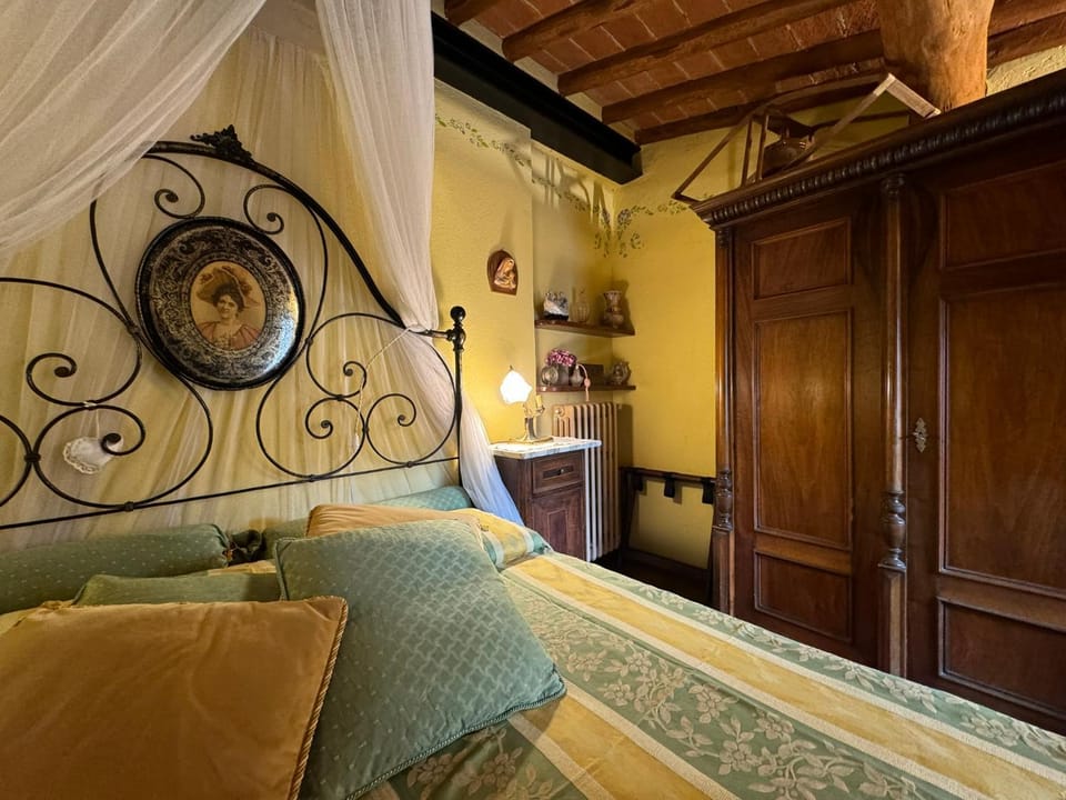 Bed, Photo of the whole room, Bedroom, wardrobe