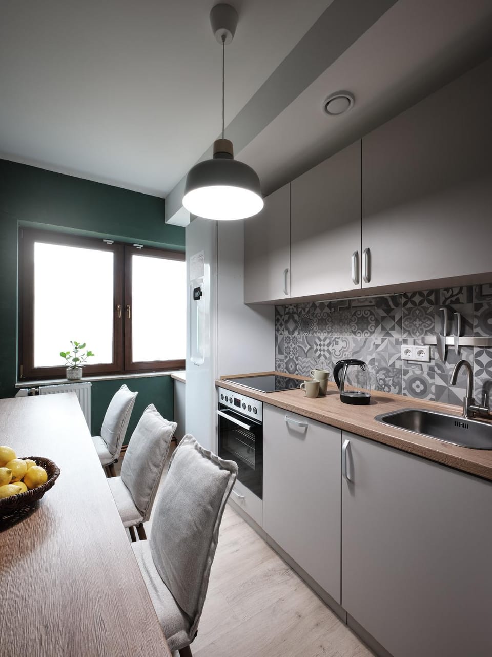 Kitchen or kitchenette, Seating area, stove