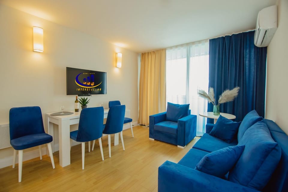 TV and multimedia, Living room, Seating area, air conditioner