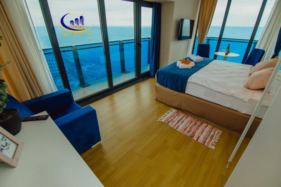 Bed, TV and multimedia, Bedroom, towels, air conditioner